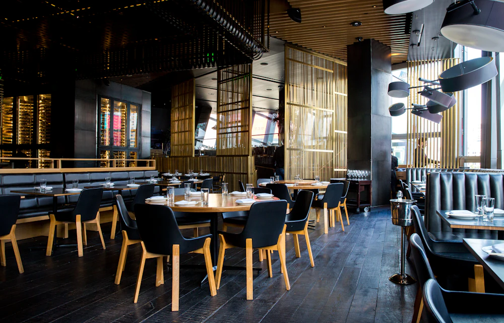 Salón de restaurante moderno